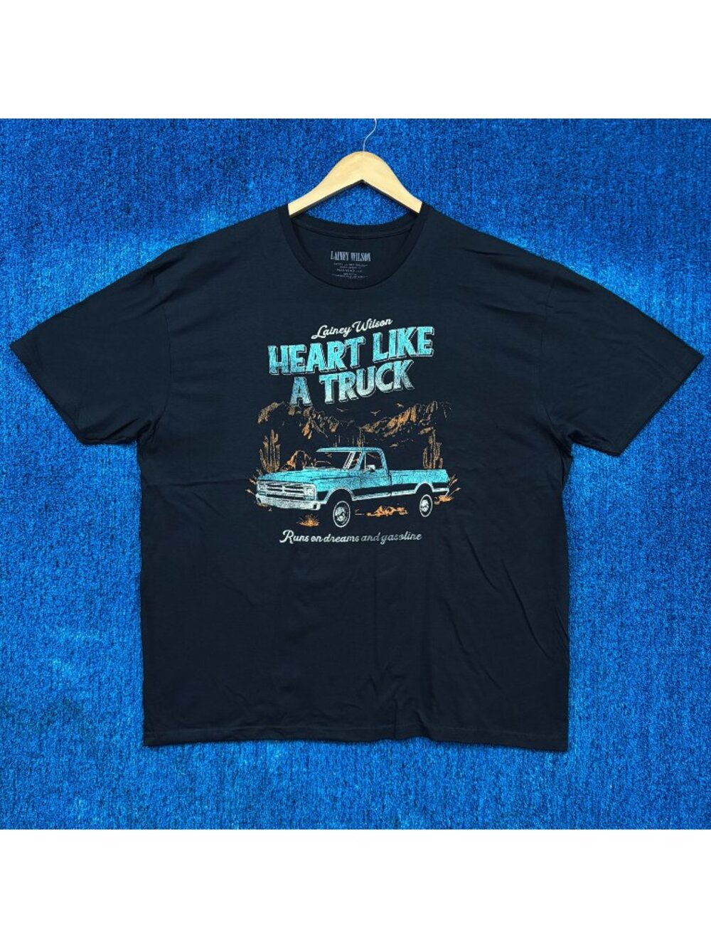 Lainey Wilson "Heart Like A Truck" Graphic T-Shirt Size 2X